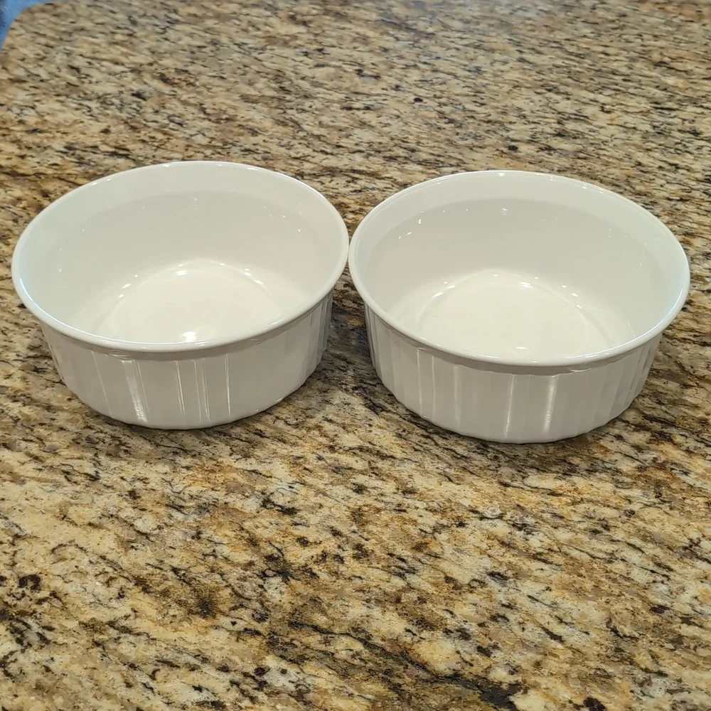 Two (2) Corning Ware French White F-5-B 1.6L and 1 1/2 Qt Round Casserole Dishes